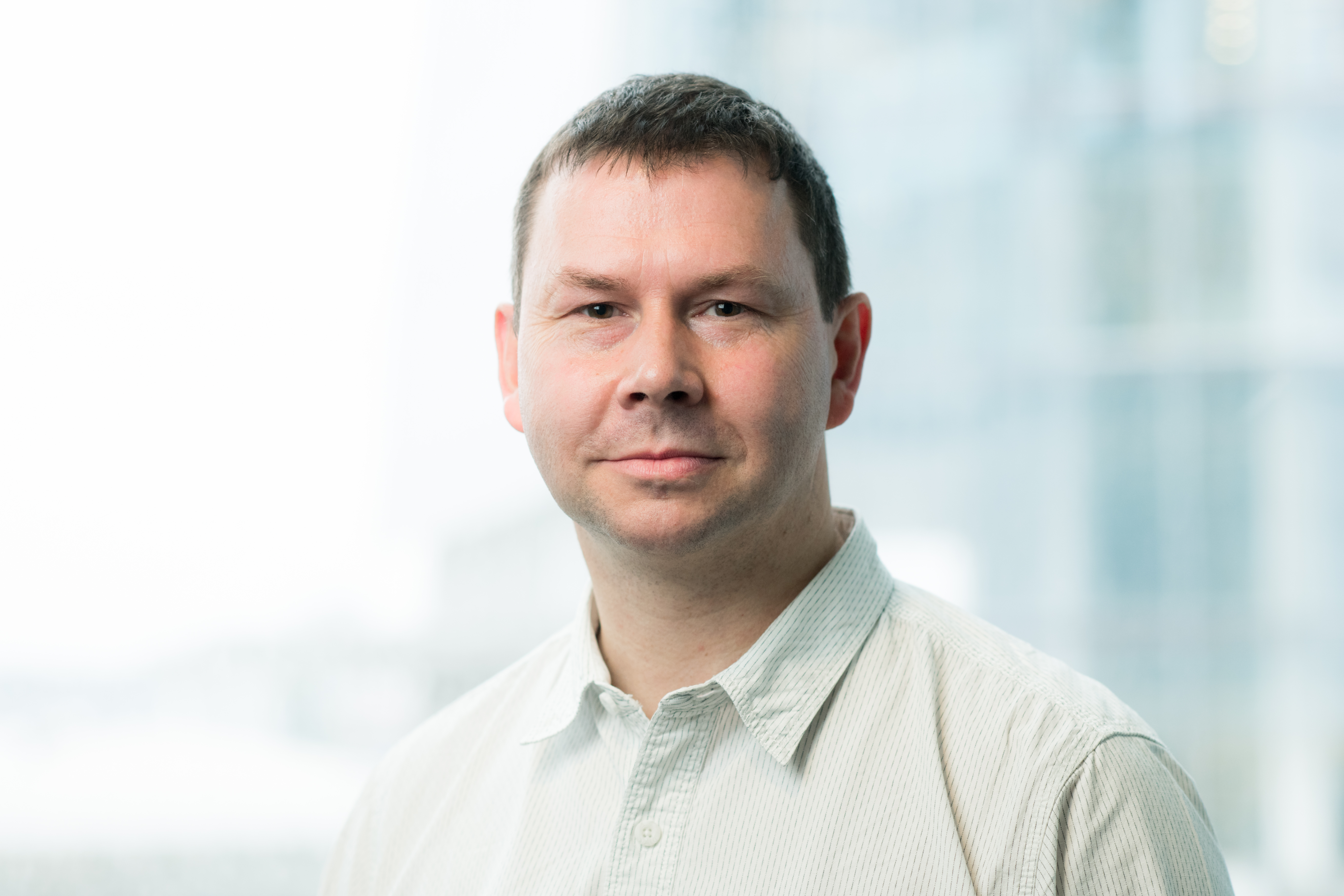 Portrait of Simon Axon